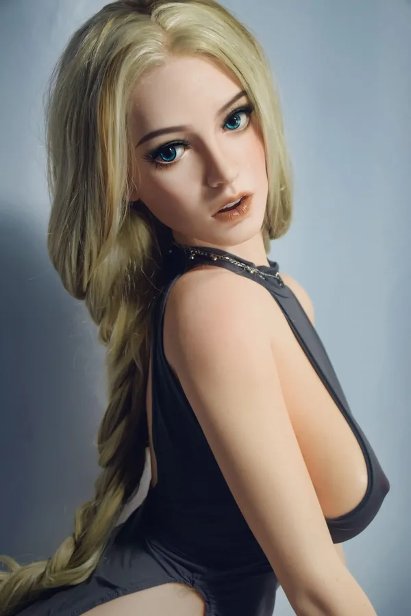 Elsa Babe Olivia Smith